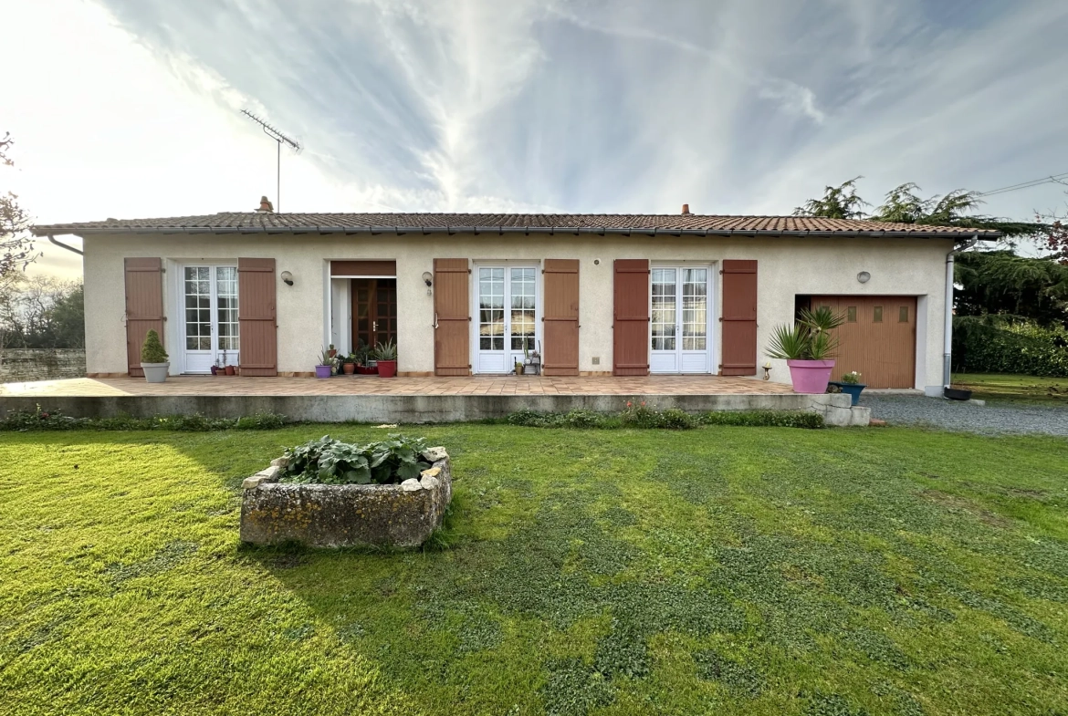 Maison de plain-pied avec grand jardin et garage à Niort - Opportunité à saisir 