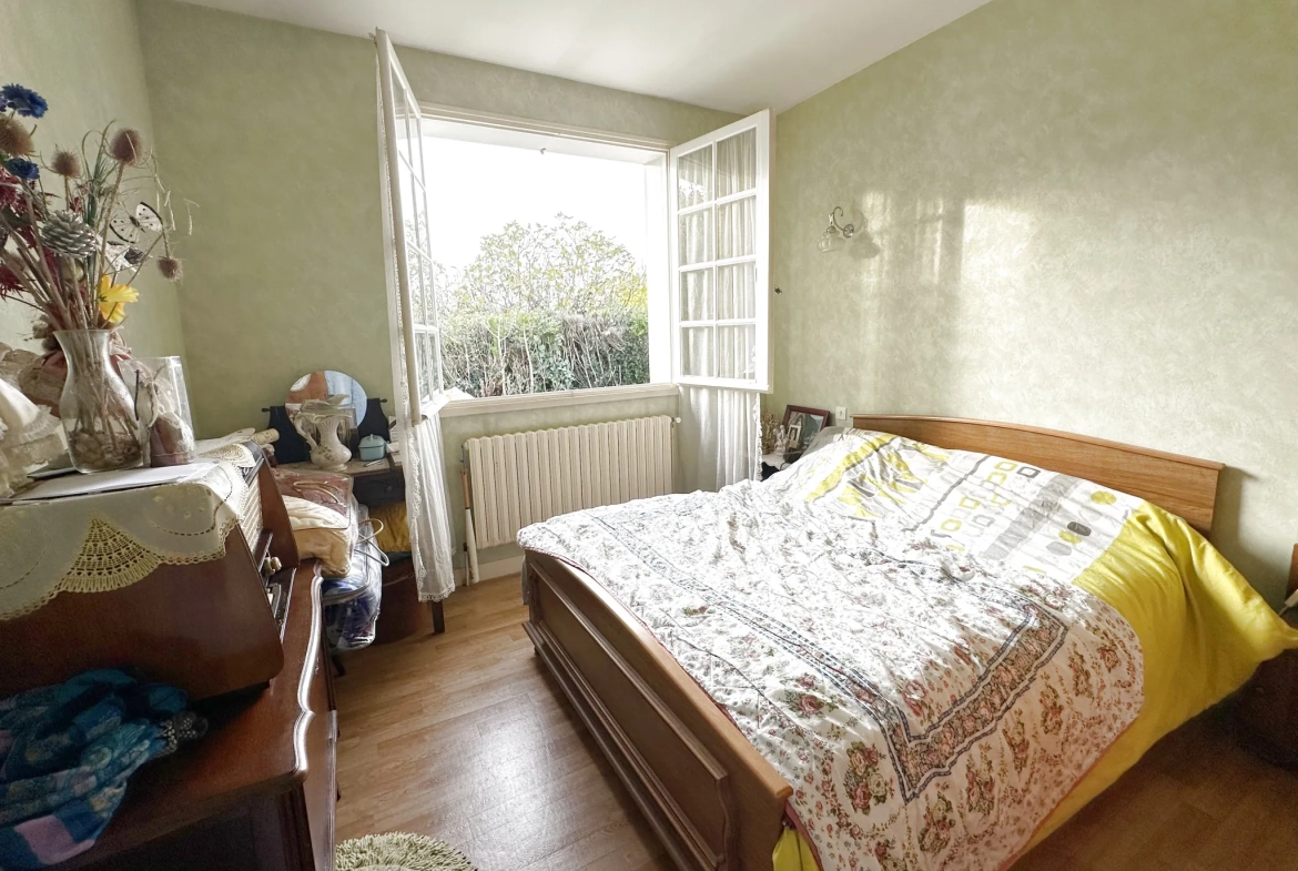 Maison de plain-pied avec grand jardin et garage à Niort - Opportunité à saisir 