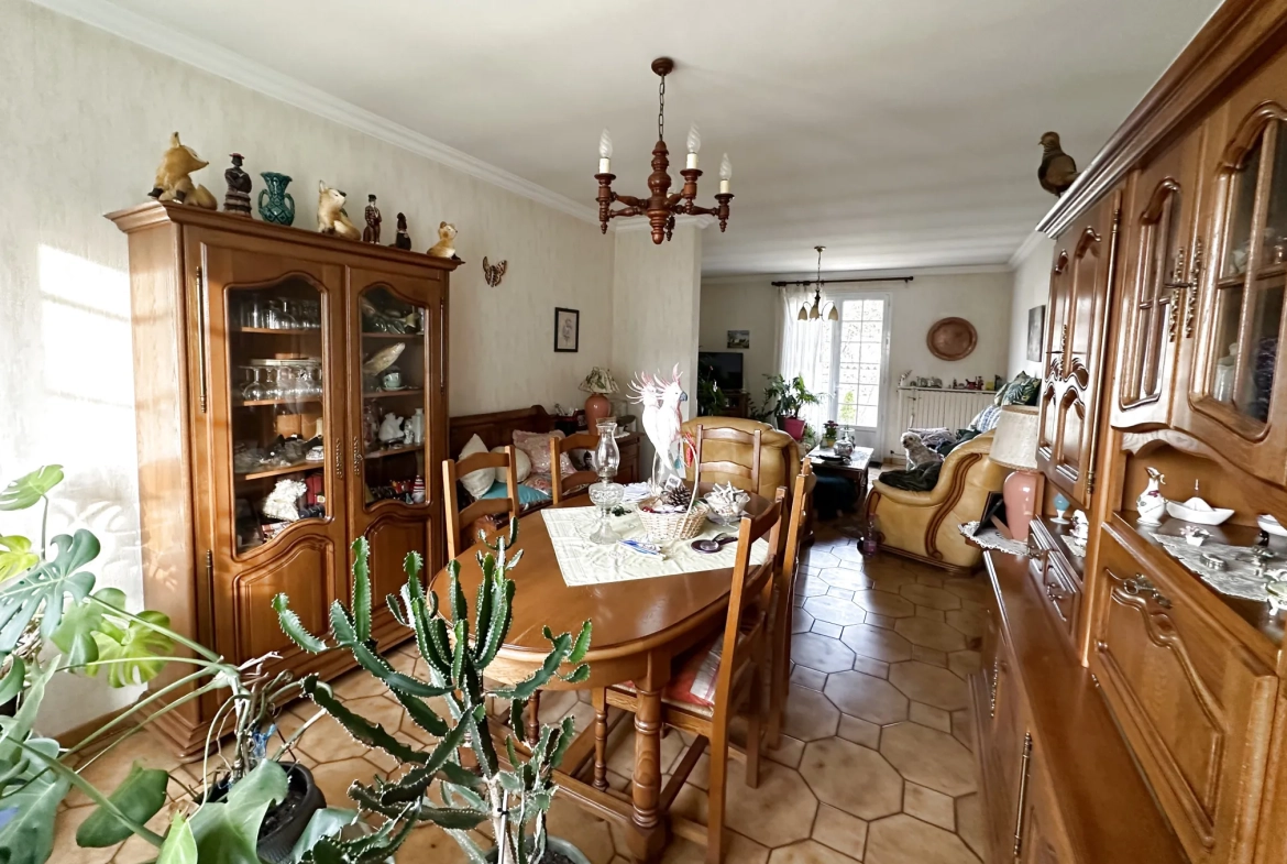Maison de plain-pied avec grand jardin et garage à Niort - Opportunité à saisir 