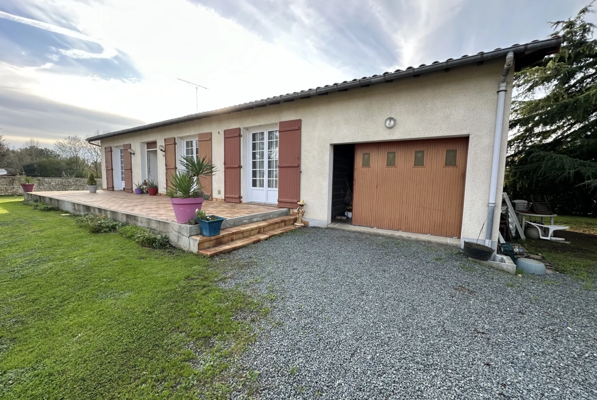 Maison de plain-pied avec grand jardin et garage à Niort - Opportunité à saisir 