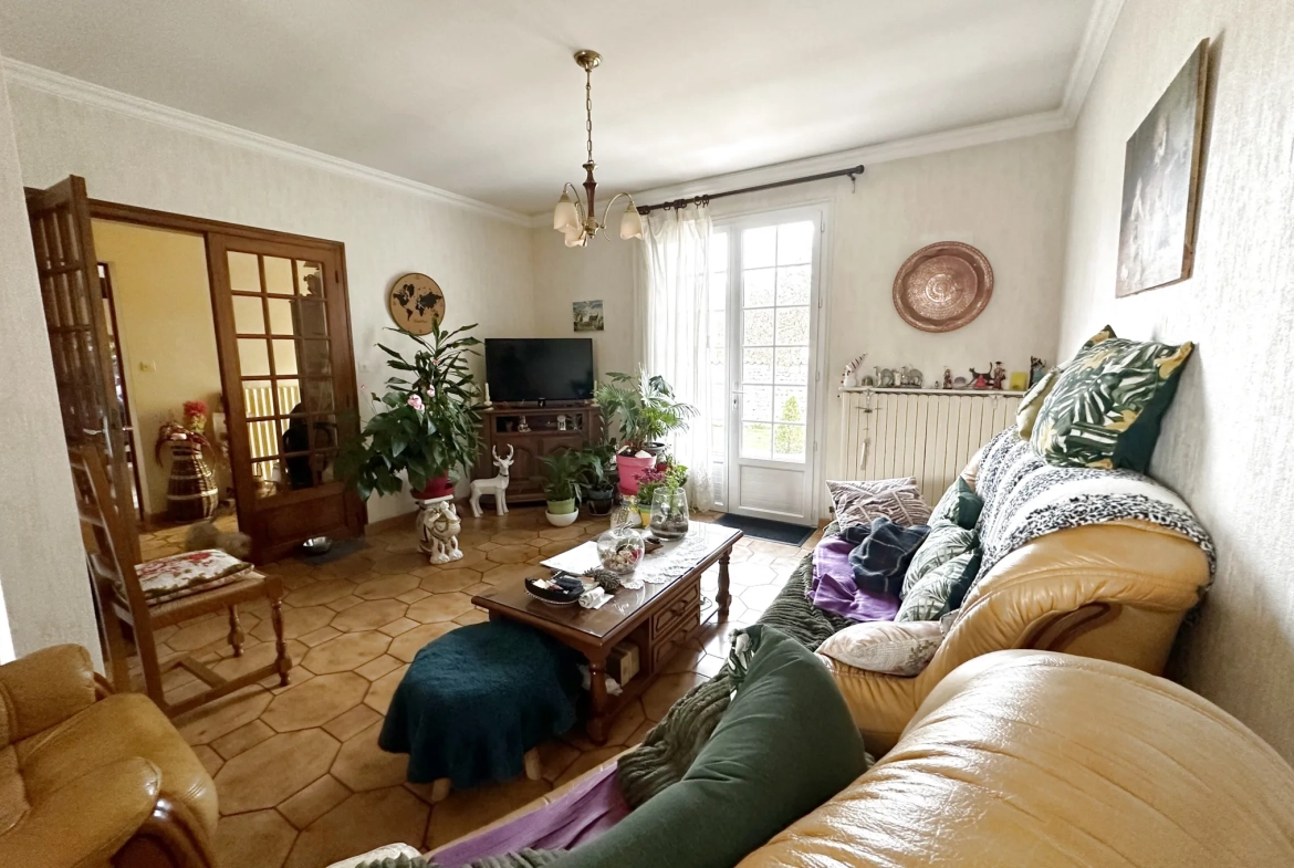 Maison de plain-pied avec grand jardin et garage à Niort - Opportunité à saisir 