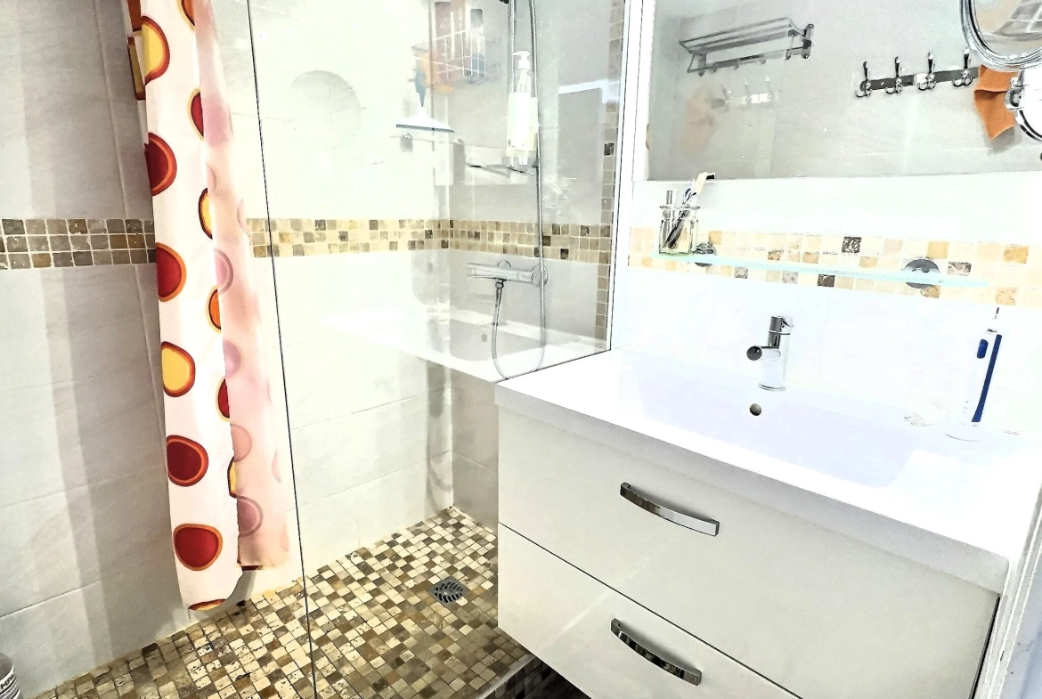 Villa avec piscine à vendre à Saint-Cyprien-Plage, 2 chambres, proche mer 