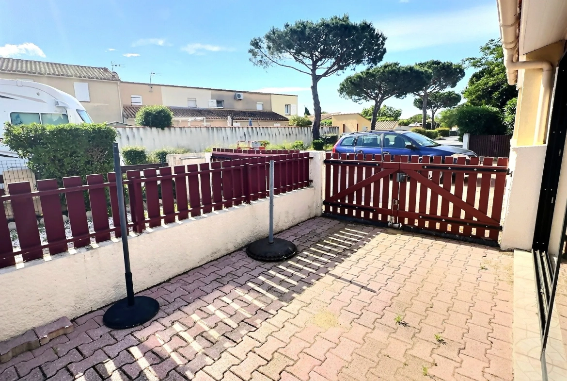 Villa avec piscine à vendre à Saint-Cyprien-Plage, 2 chambres, proche mer 