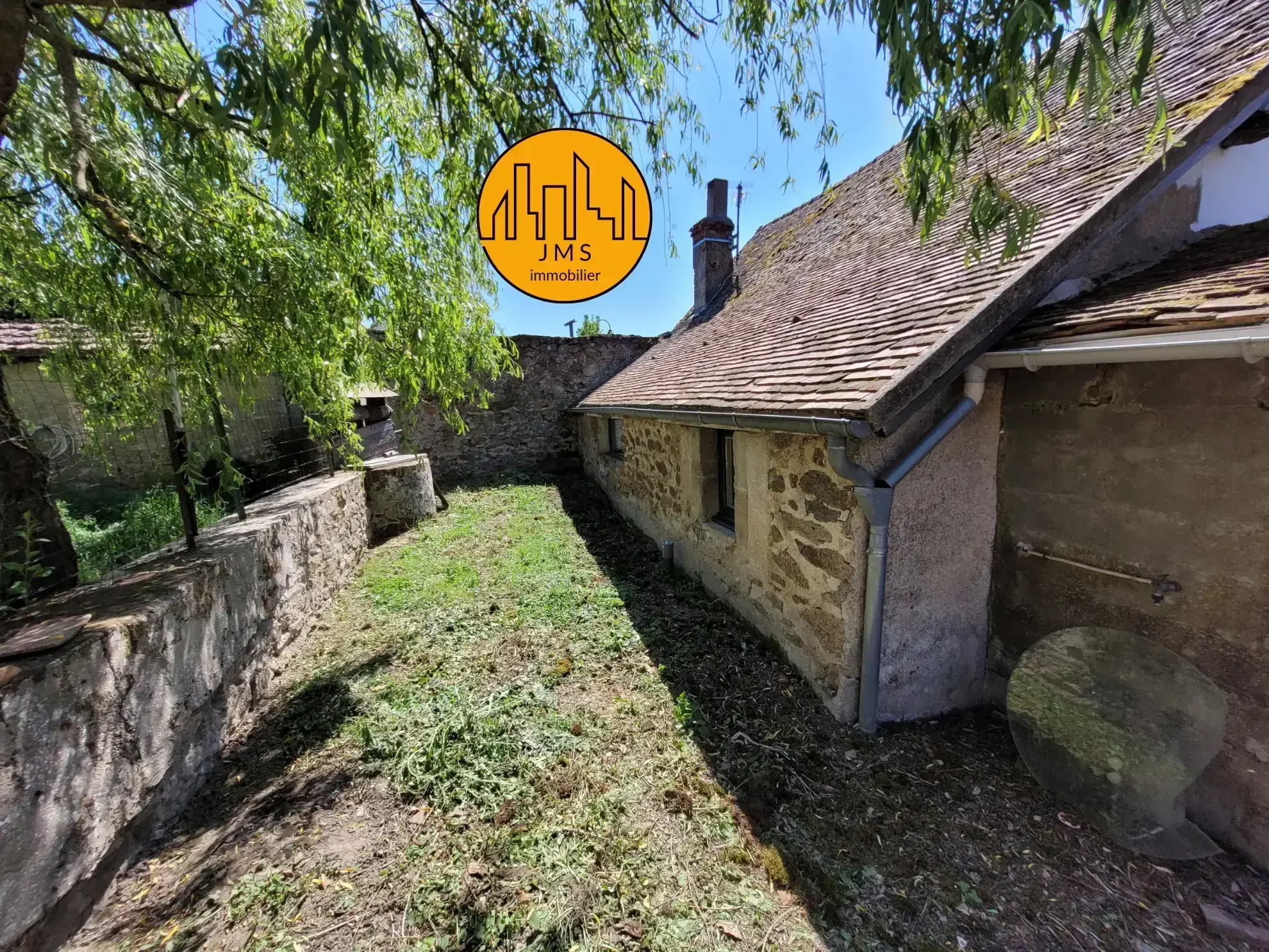 A Vendre Charmante Petite Maison à Le Montet – Opportunité d’Investissement ou Première Acquisition 