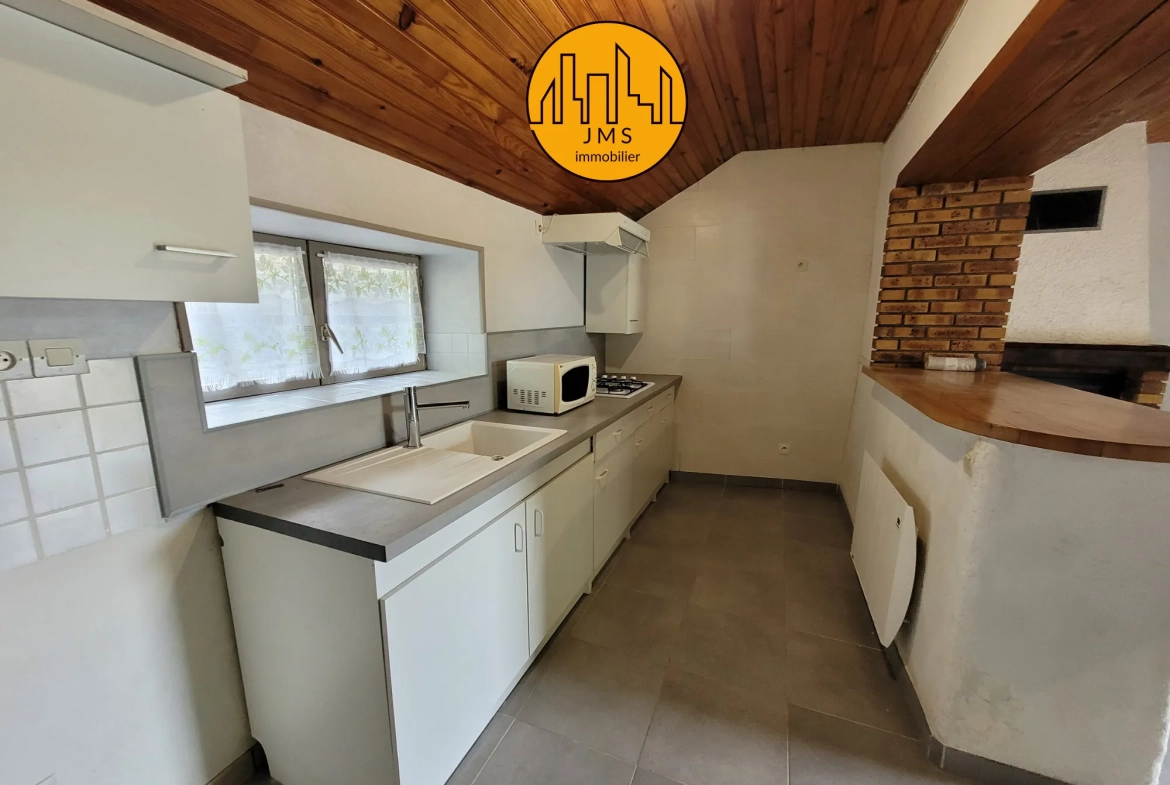 A Vendre Charmante Petite Maison à Le Montet – Opportunité d’Investissement ou Première Acquisition 