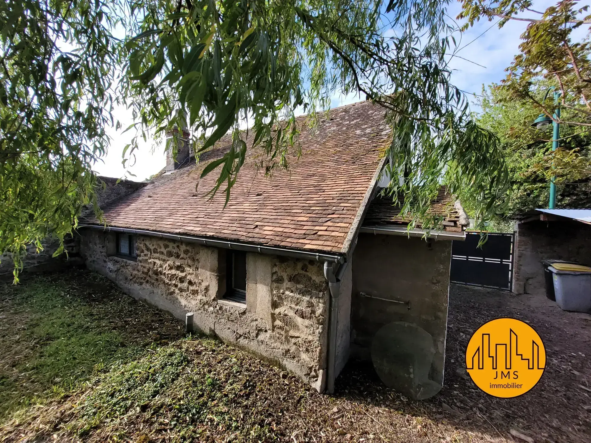 A Vendre Charmante Petite Maison à Le Montet – Opportunité d’Investissement ou Première Acquisition 