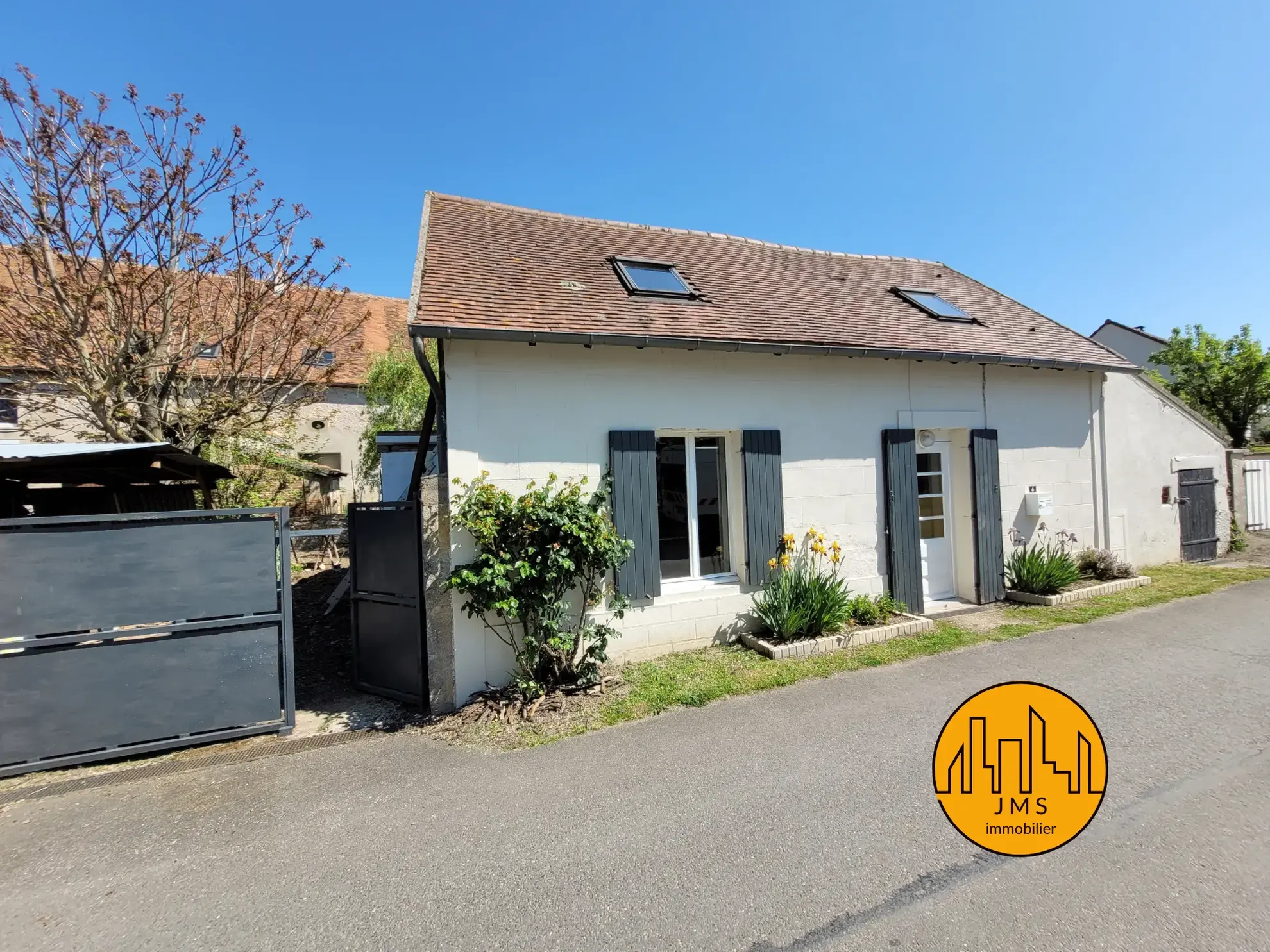 A Vendre Charmante Petite Maison à Le Montet – Opportunité d’Investissement ou Première Acquisition 