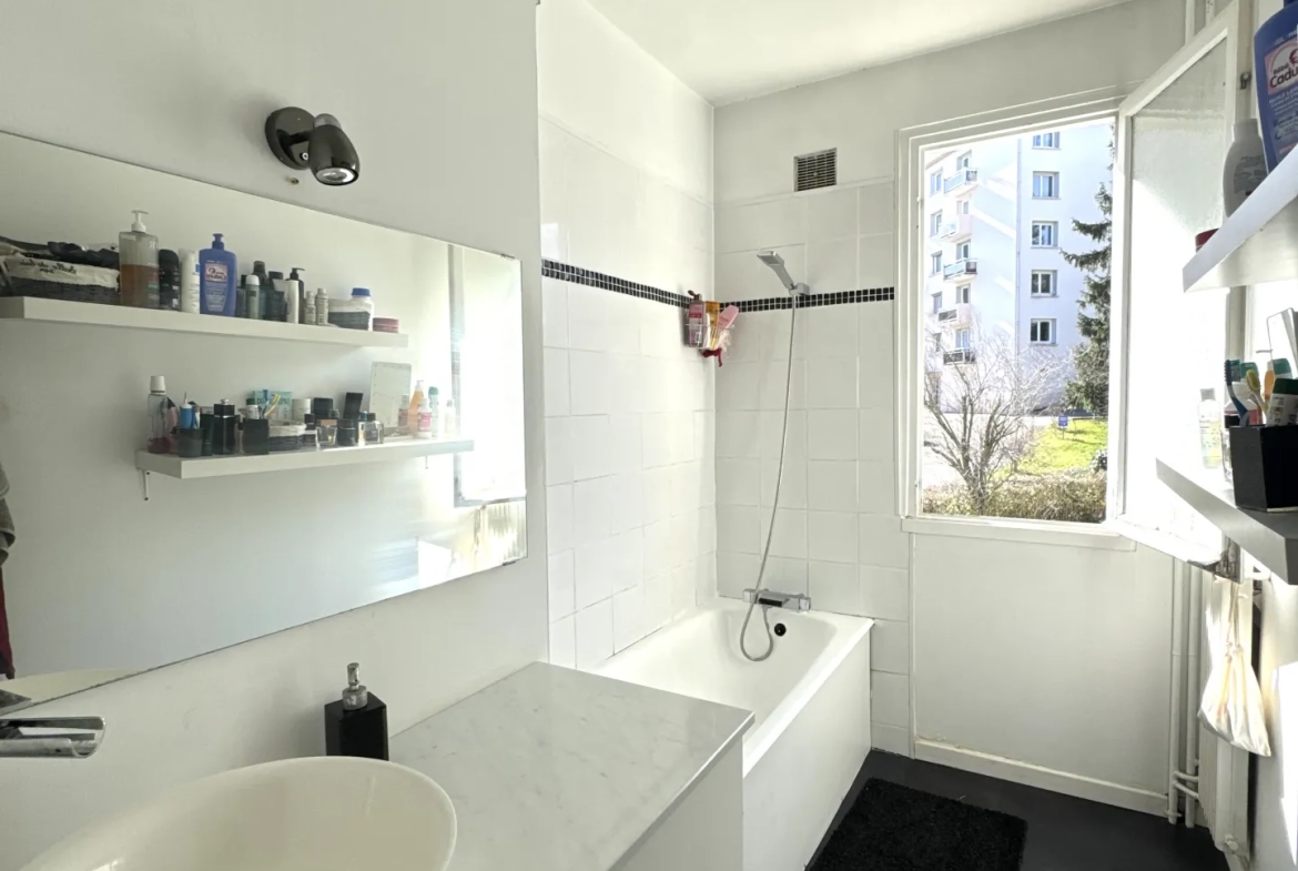 Appartement 3 pièces à Saint-Étienne Porte Rouge avec balcon et parking 