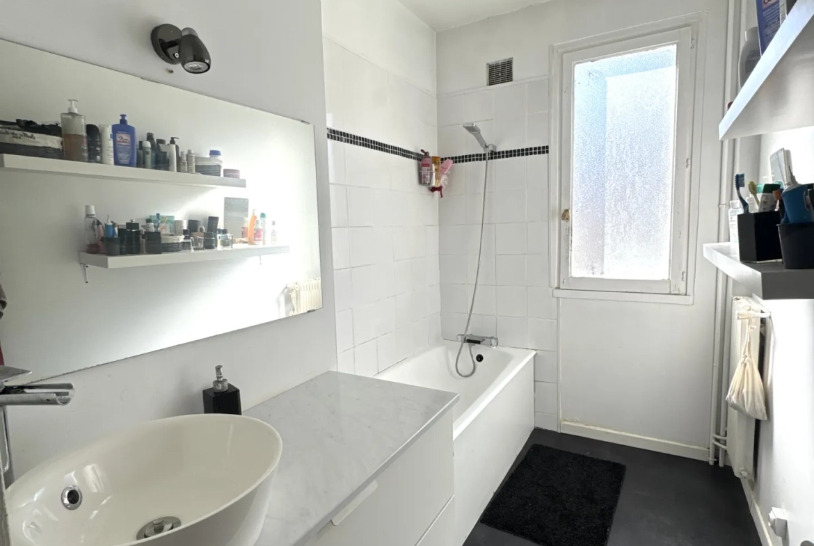Appartement 3 pièces à Saint-Étienne Porte Rouge avec balcon et parking 
