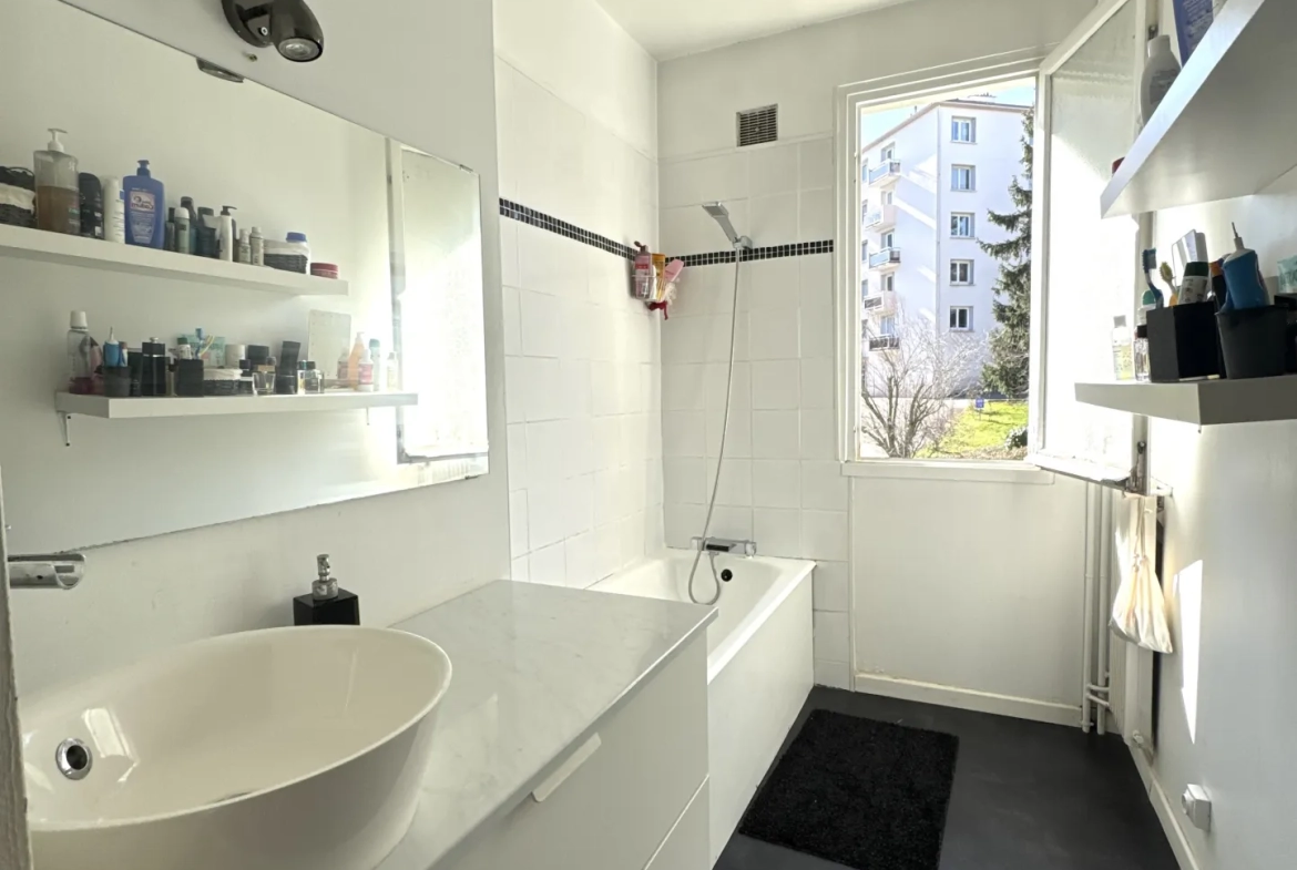 Appartement 3 pièces à Saint-Étienne Porte Rouge avec balcon et parking 