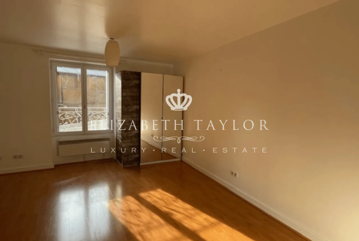 Studio en Centre-Ville de Saint-Germain-en-Laye à Vendre, proche RER et Commerces 