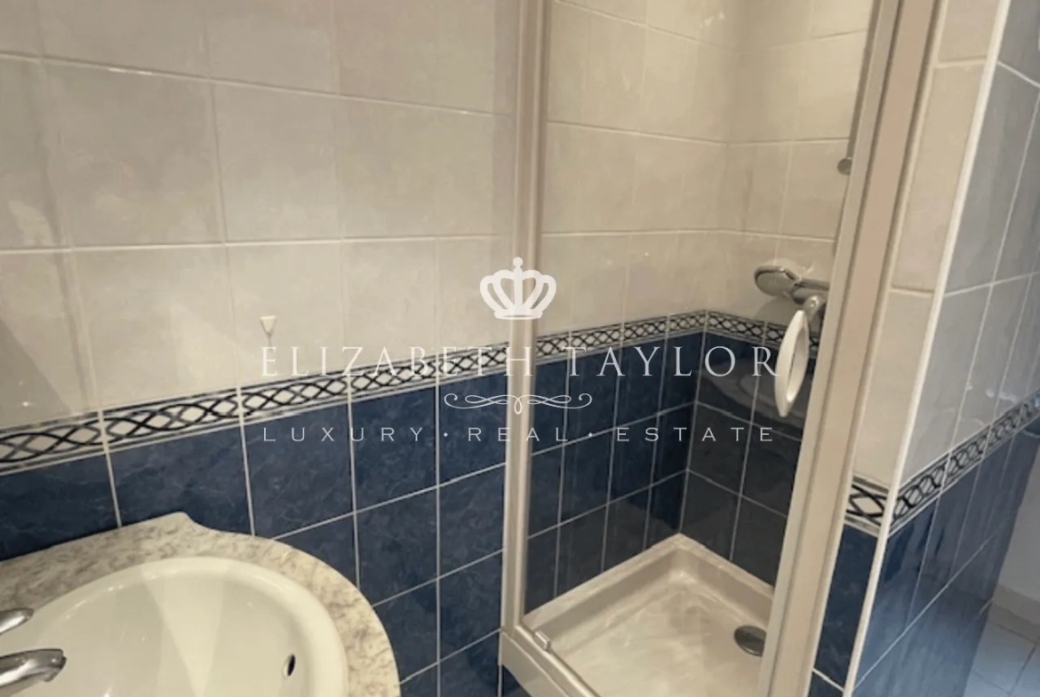 Studio en Centre-Ville de Saint-Germain-en-Laye à Vendre, proche RER et Commerces 