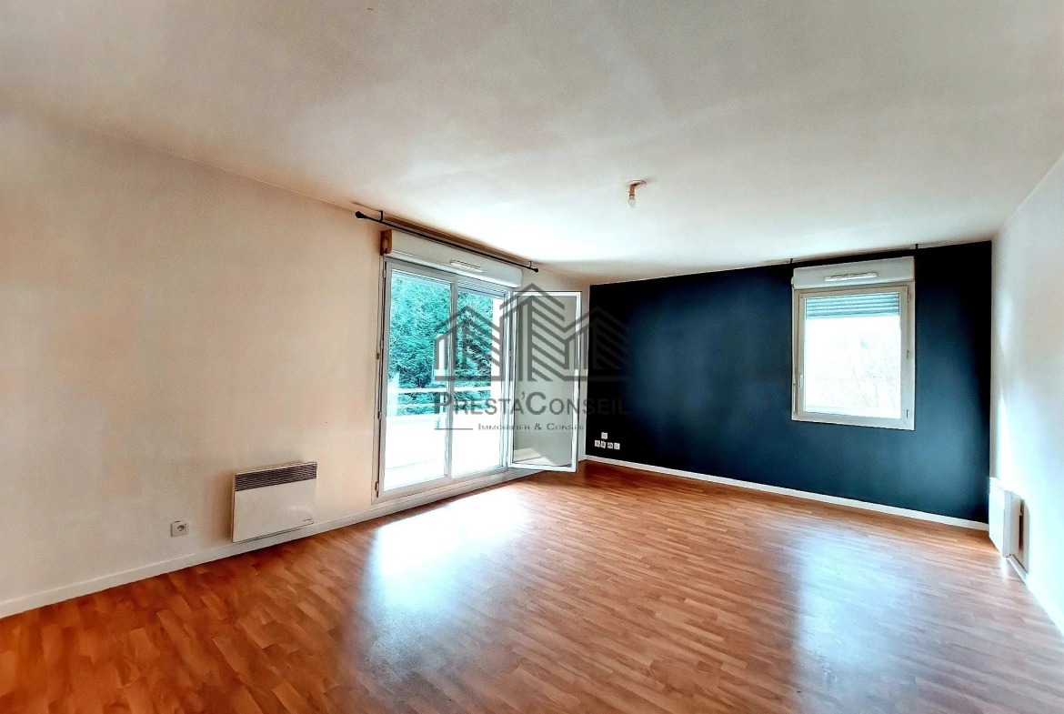 Appartement 3 pièces avec balcon à vendre à Elbeuf, résidence sécurisée 