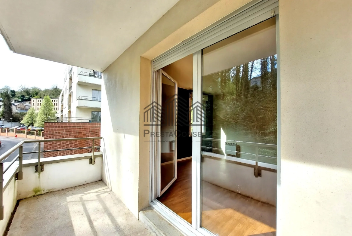 Appartement 3 pièces avec balcon à vendre à Elbeuf, résidence sécurisée 