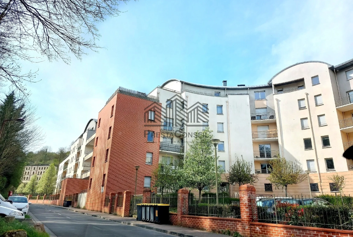 Appartement 3 pièces avec balcon à vendre à Elbeuf, résidence sécurisée 
