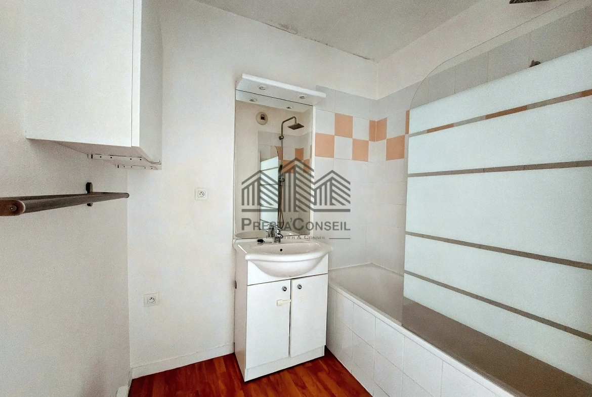 Appartement 3 pièces avec balcon à vendre à Elbeuf, résidence sécurisée 