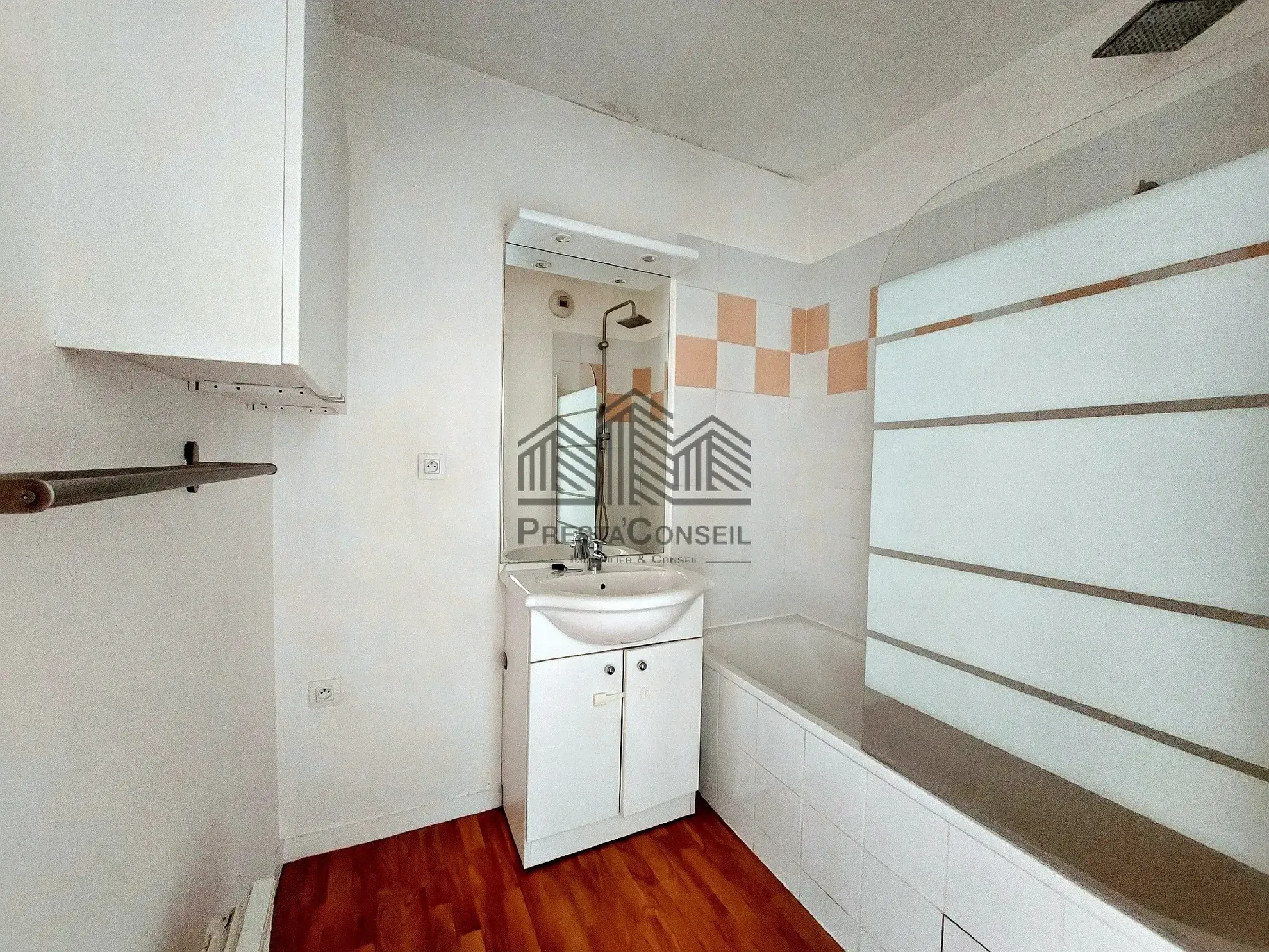 Appartement 3 pièces avec balcon à vendre à Elbeuf, résidence sécurisée 