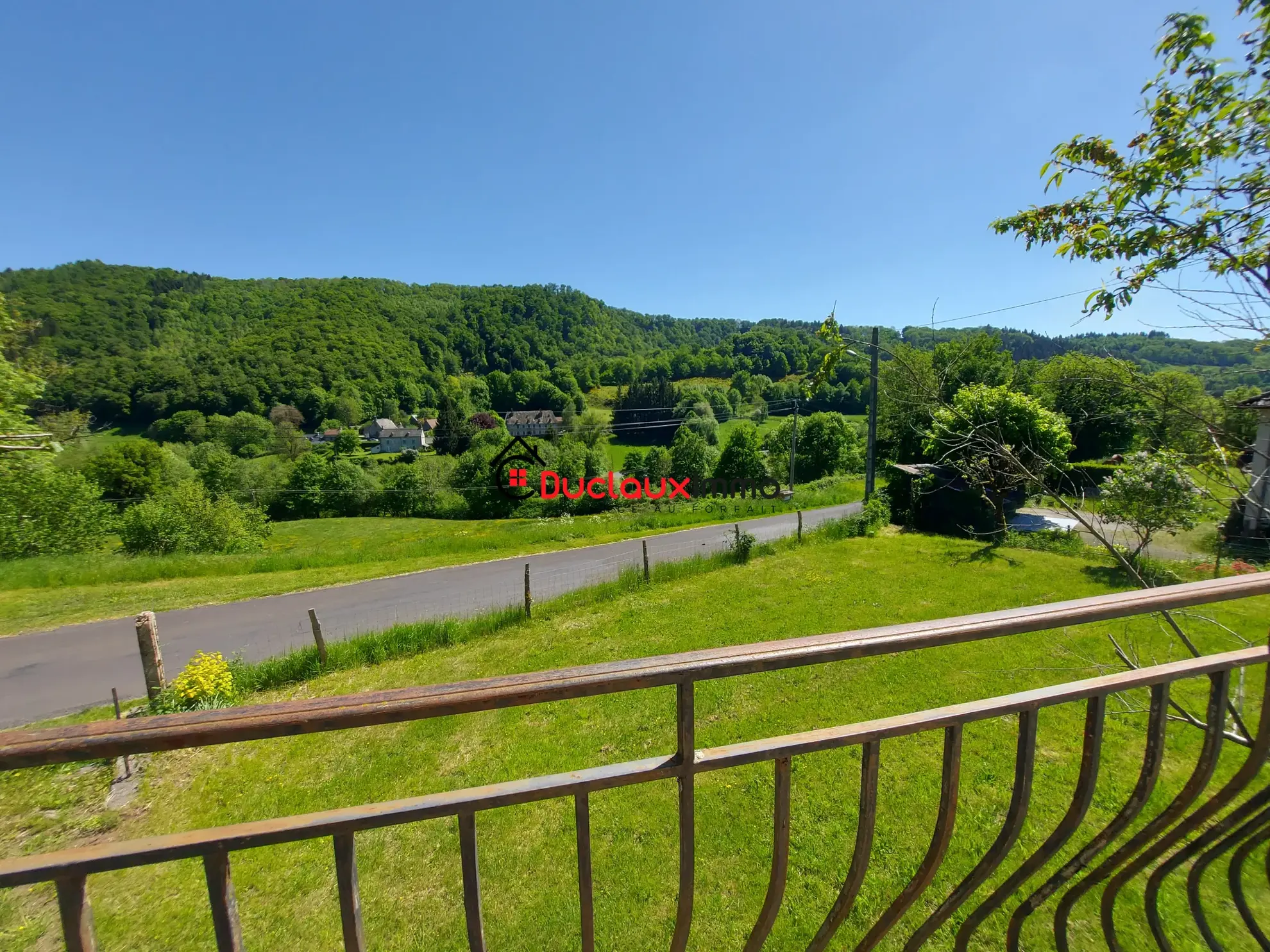 Maison individuelle à Saint-Chamant avec belle vue et grand terrain à rénover 