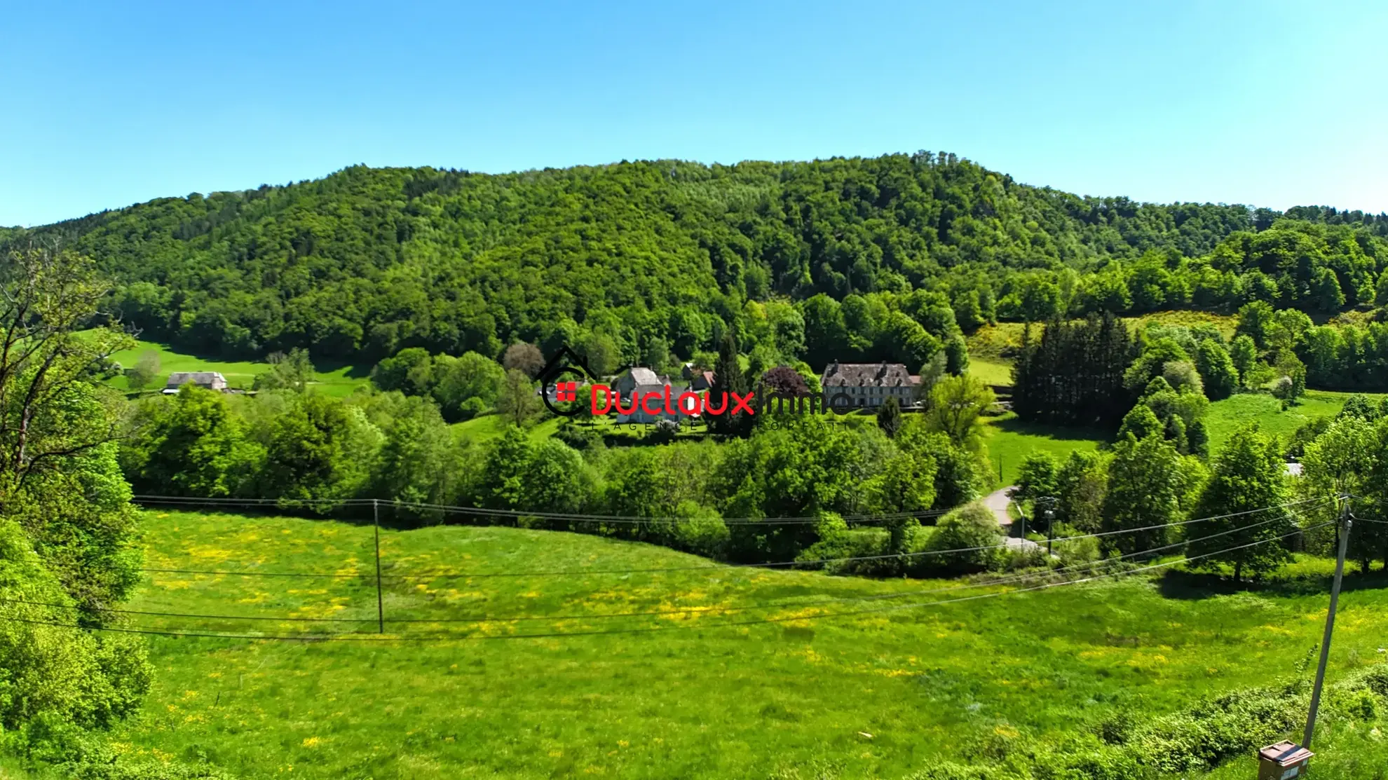 Maison individuelle à Saint-Chamant avec belle vue et grand terrain à rénover 