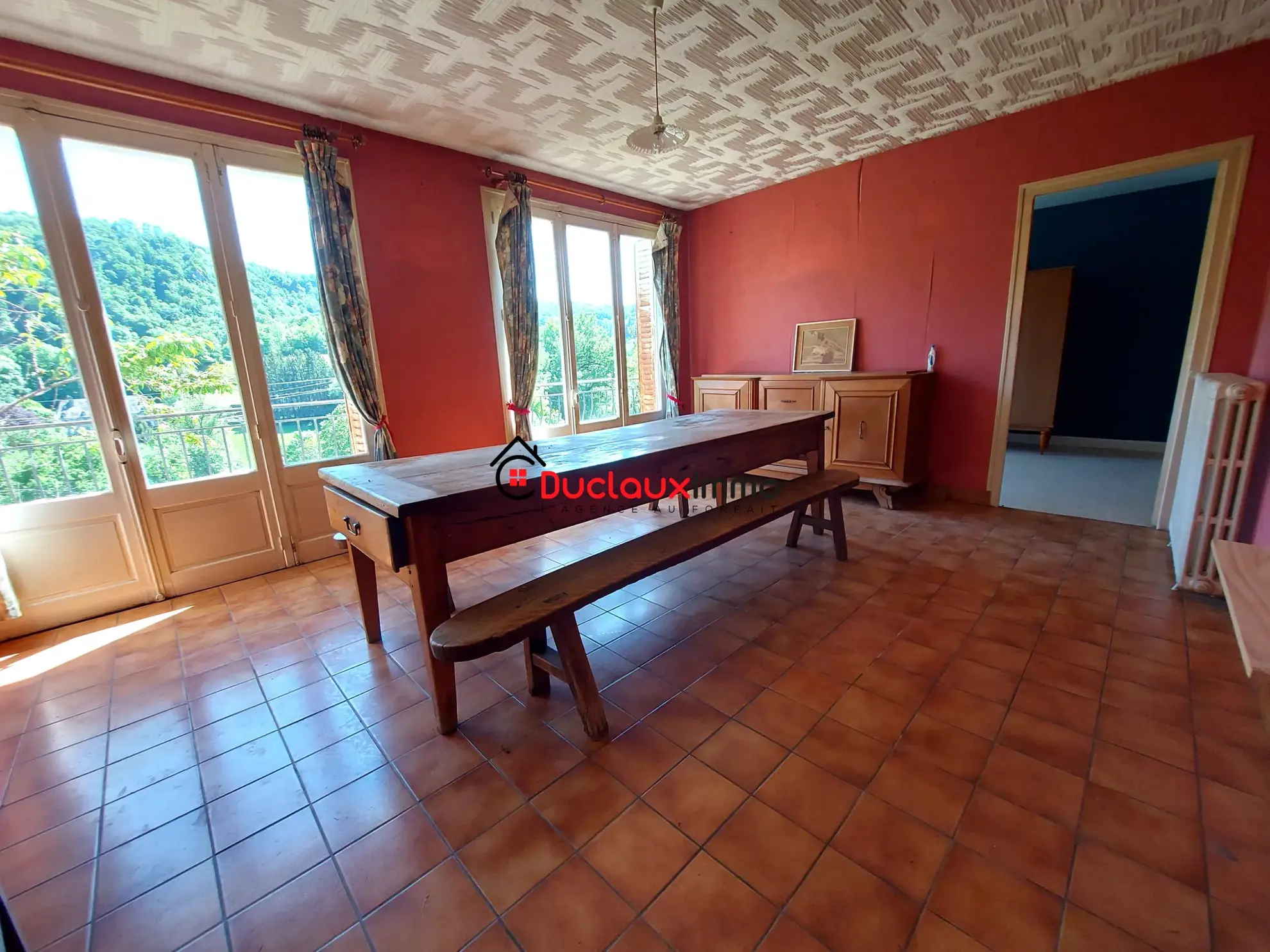 Maison individuelle à Saint-Chamant avec belle vue et grand terrain à rénover 
