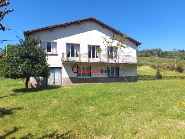 Maison individuelle à Saint-Chamant avec belle vue et grand terrain à rénover