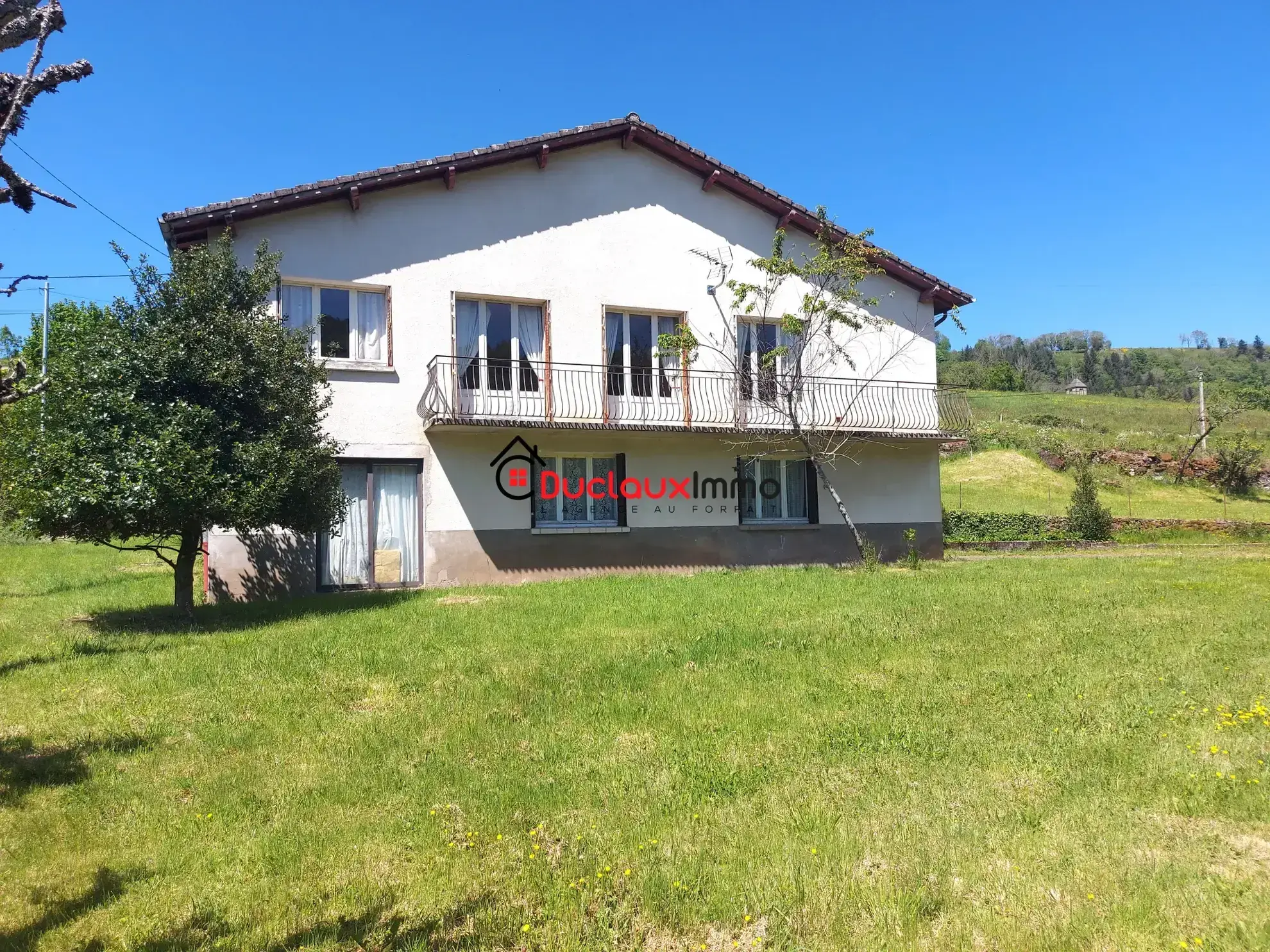 Maison individuelle à Saint-Chamant avec belle vue et grand terrain à rénover 