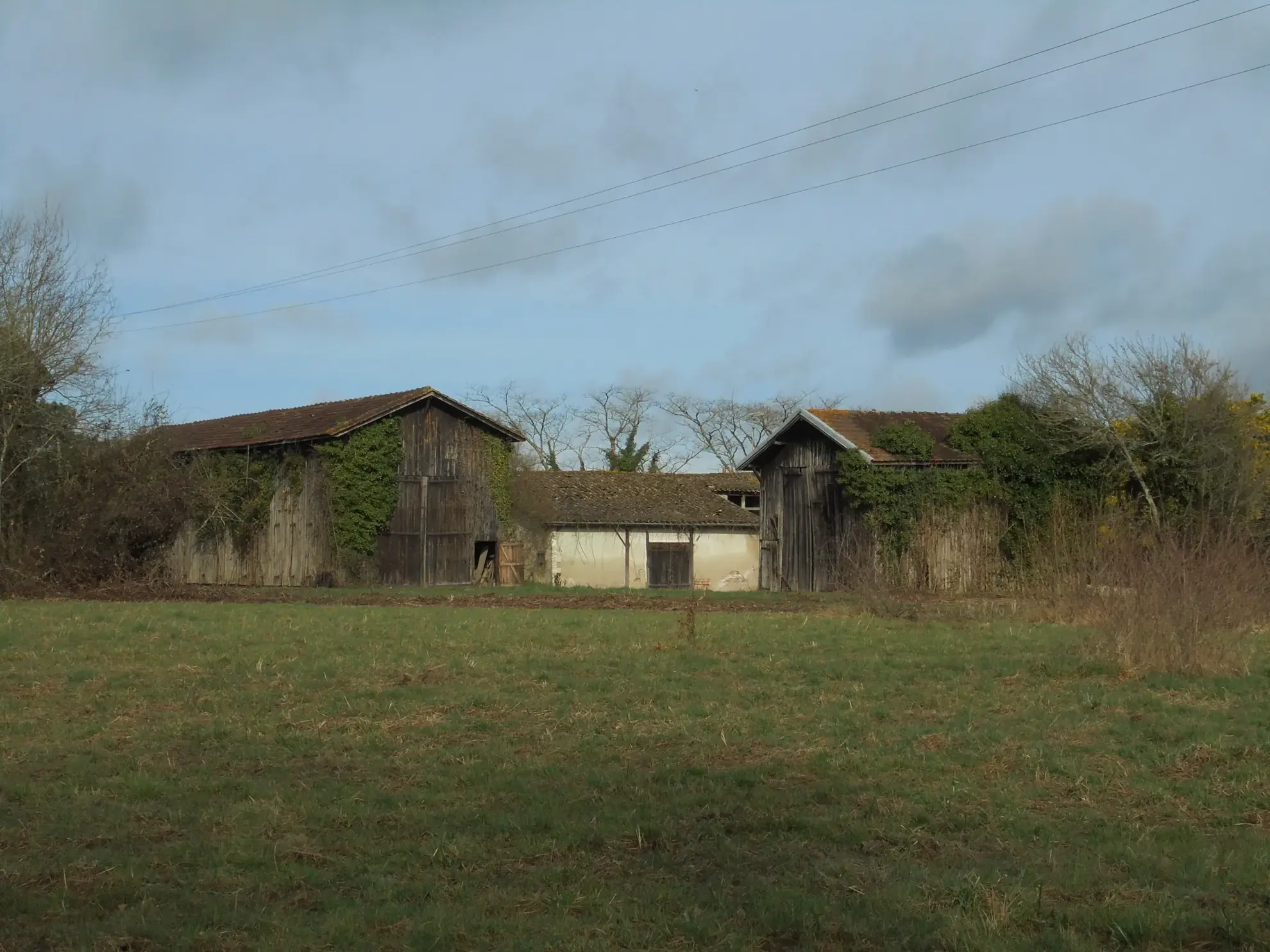 Grande propriété à rénover avec dépendances et terrains agricoles à Auros 