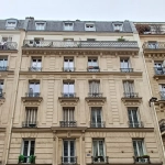 Loge de gardien ancienne à Paris 18ème, calme et à rénover