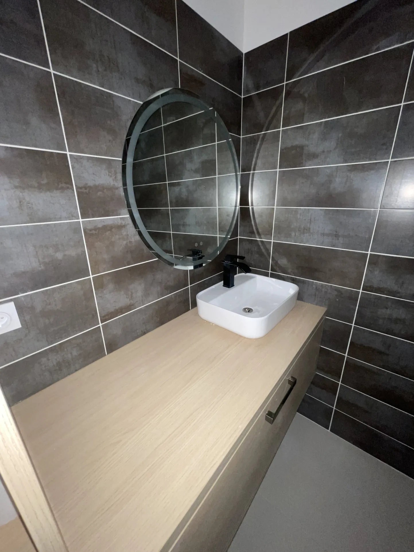 Appartement rénové de 70m² dans le Quartier La Terrasse à Saint-Étienne 