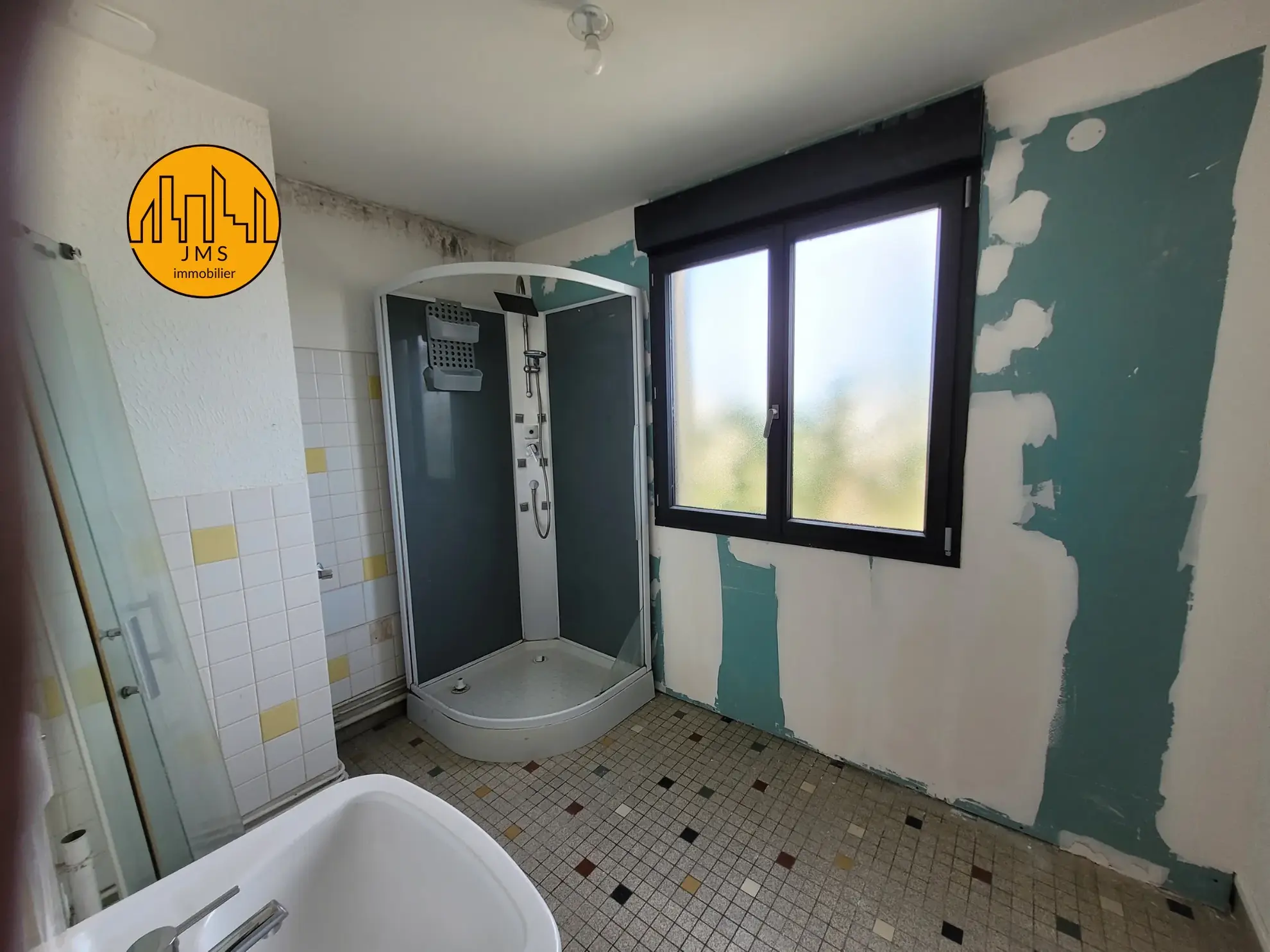 Maison mitoyenne à vendre à Yzeure avec jardin et garage, idéal première acquisition 