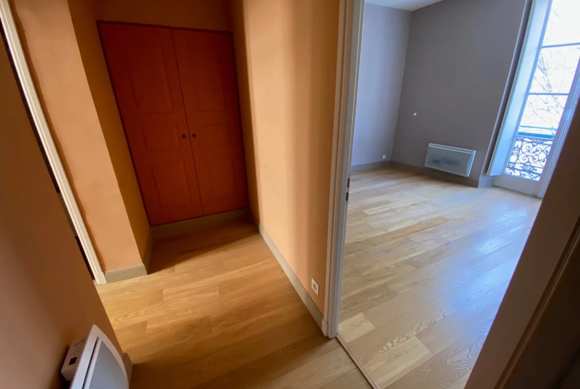 Appartement T3 76m² à Nîmes, secteur sauvegardé proche Maison Carrée 