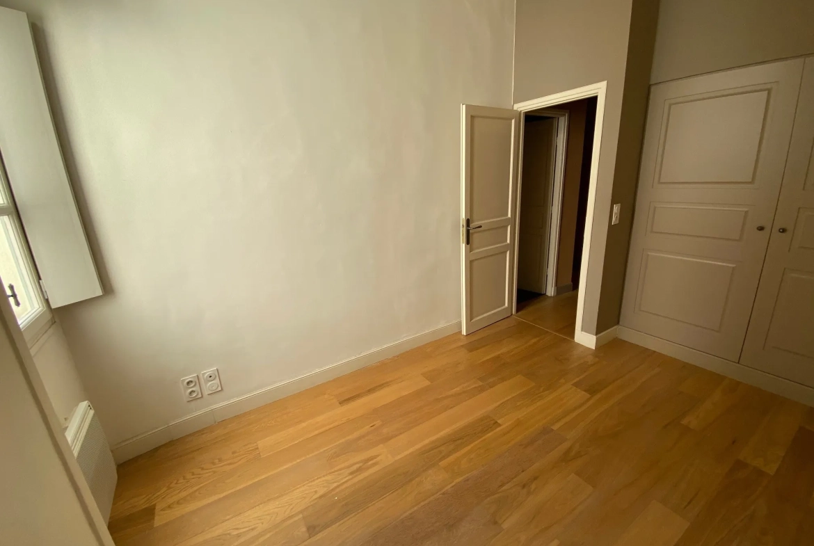Appartement T3 76m² à Nîmes, secteur sauvegardé proche Maison Carrée 