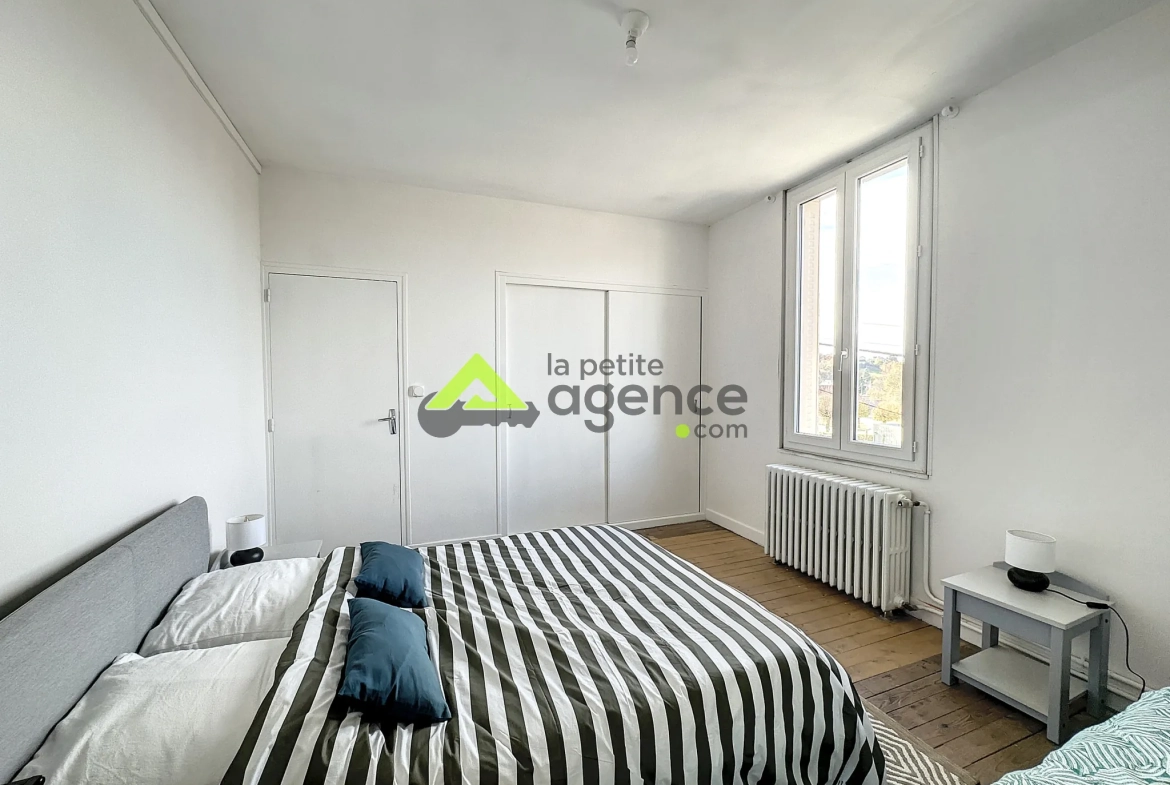 Maison à Bourganeuf avec sous-sol, terrasse et grands garages – 4 chambres, rénovée 