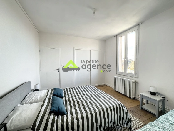 Maison à Bourganeuf avec sous-sol, terrasse et grands garages – 4 chambres, rénovée 