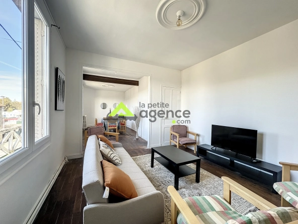 Maison à Bourganeuf avec sous-sol, terrasse et grands garages – 4 chambres, rénovée