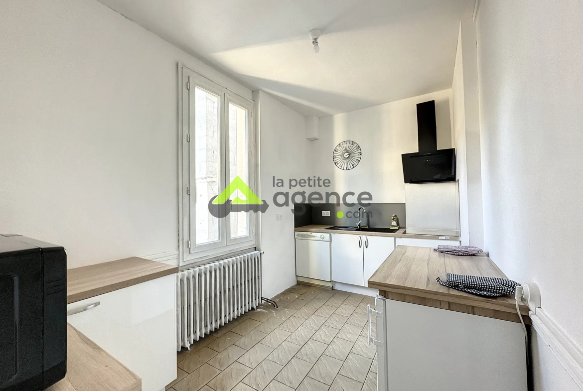 Maison à Bourganeuf avec sous-sol, terrasse et grands garages – 4 chambres, rénovée 