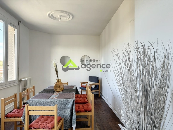 Maison à Bourganeuf avec sous-sol, terrasse et grands garages – 4 chambres, rénovée 