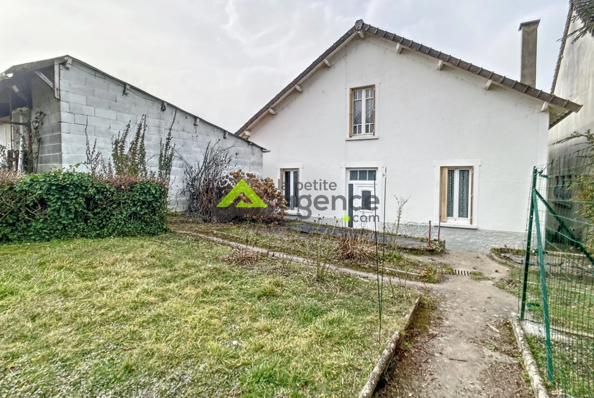 Maison à Bourganeuf avec sous-sol, terrasse et grands garages – 4 chambres, rénovée 