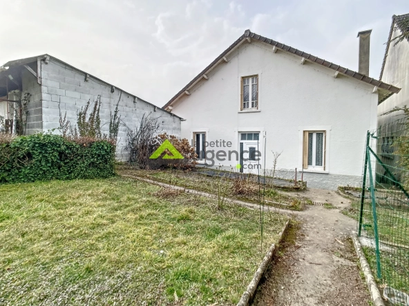Maison à Bourganeuf avec sous-sol, terrasse et grands garages – 4 chambres, rénovée 