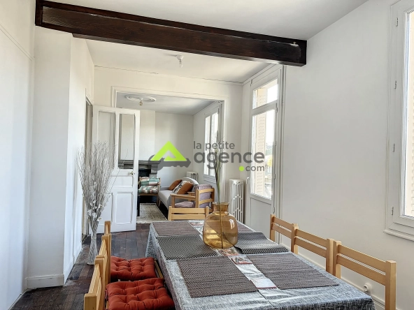 Maison à Bourganeuf avec sous-sol, terrasse et grands garages – 4 chambres, rénovée 