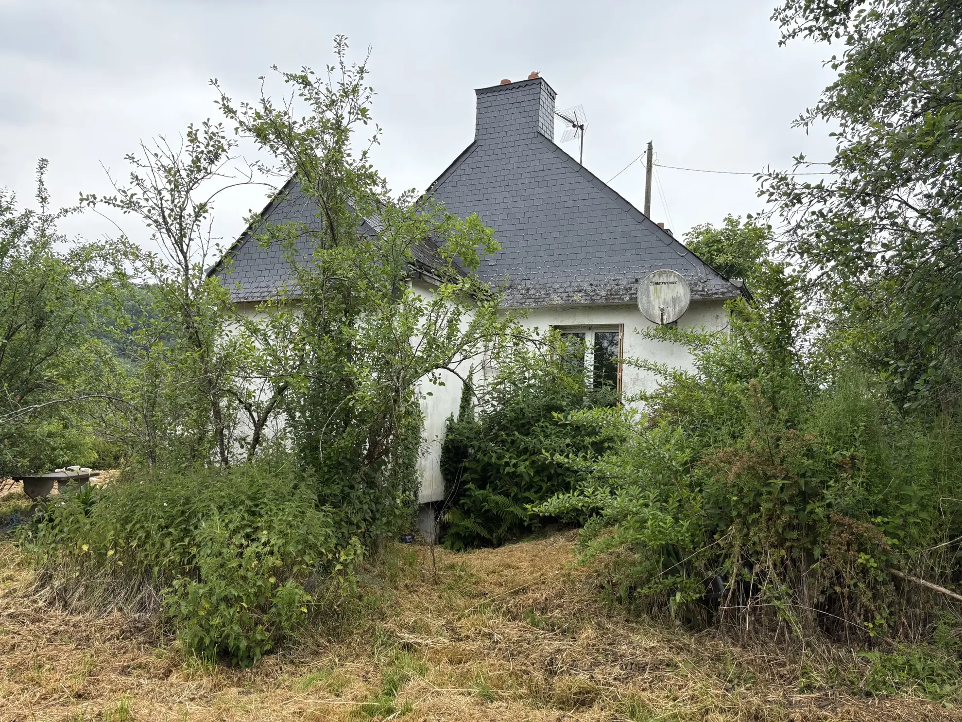 Maison à rénover de 55 m² avec grand terrain constructible à Plumeliau Bieuzy 