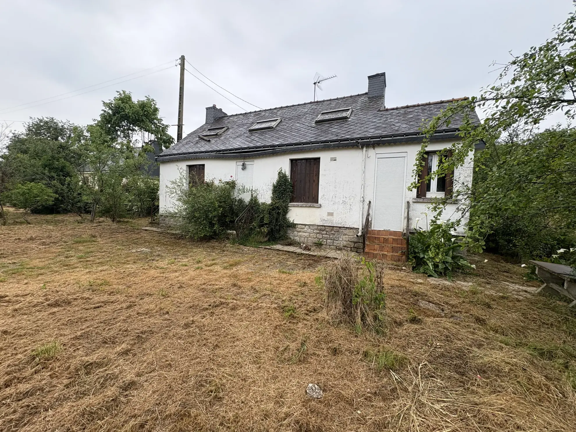 Maison à rénover de 55 m² avec grand terrain constructible à Plumeliau Bieuzy 