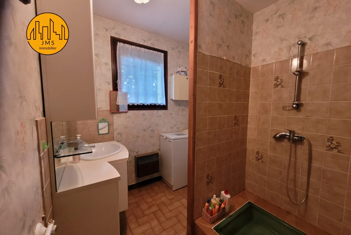 Maison familiale avec jardin à Tronget - 90 m², 3 chambres, terrain de 675 m² 