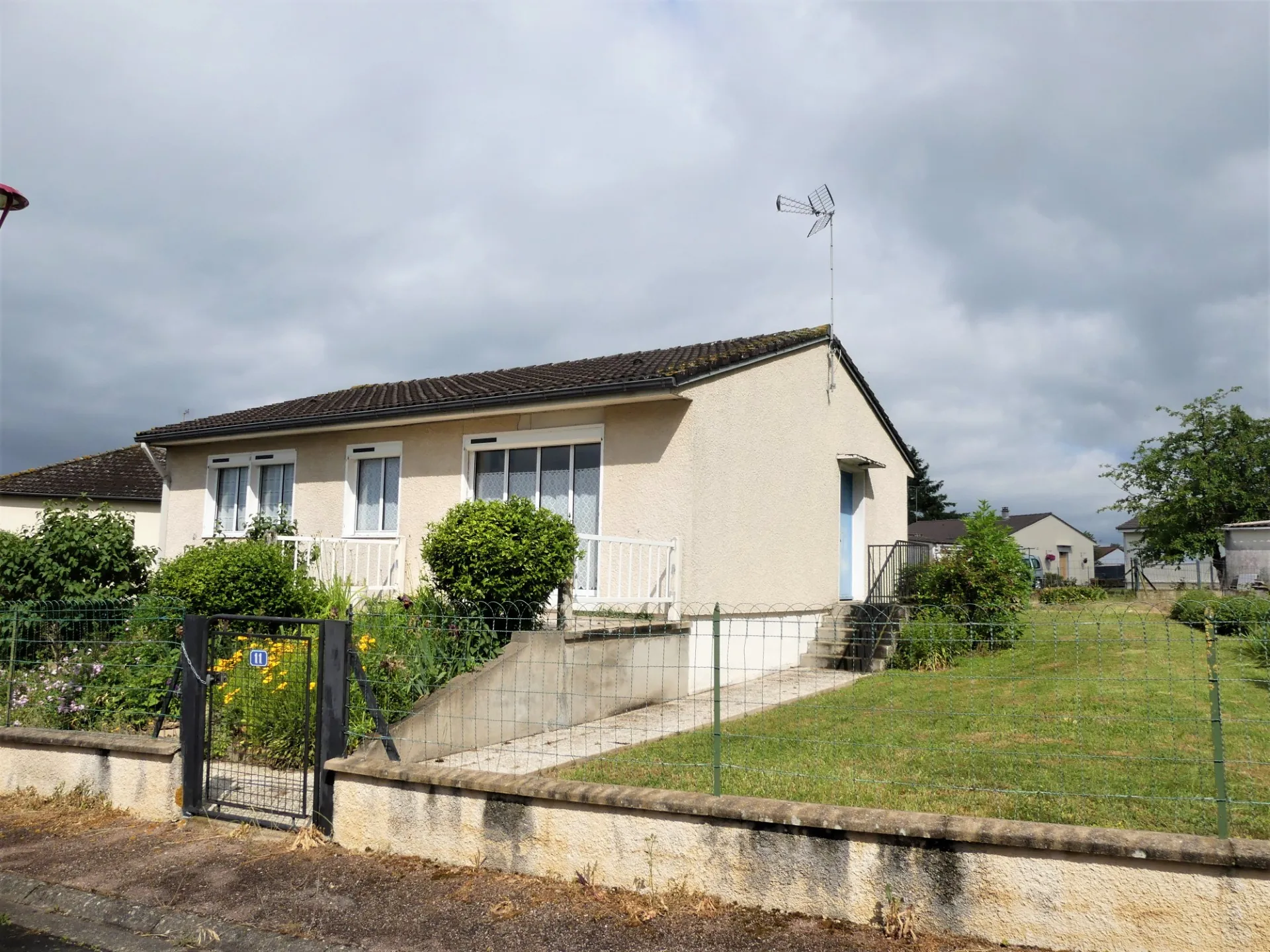 Joli pavillon avec sous-sol à Magny-Cours – 3 chambres, potentiel élevé 