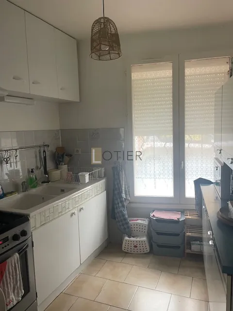 Maison de village à Rodilhan, proche Nîmes, avec deux appartements et garage 