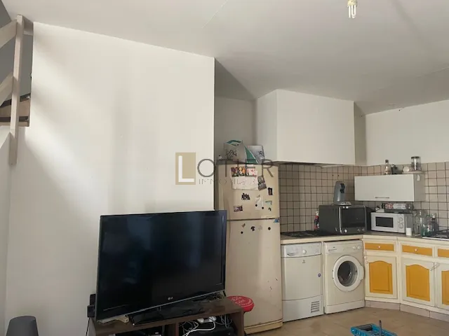 Maison de village à Rodilhan, proche Nîmes, avec deux appartements et garage 