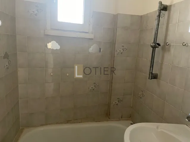Maison de village à Rodilhan, proche Nîmes, avec deux appartements et garage 