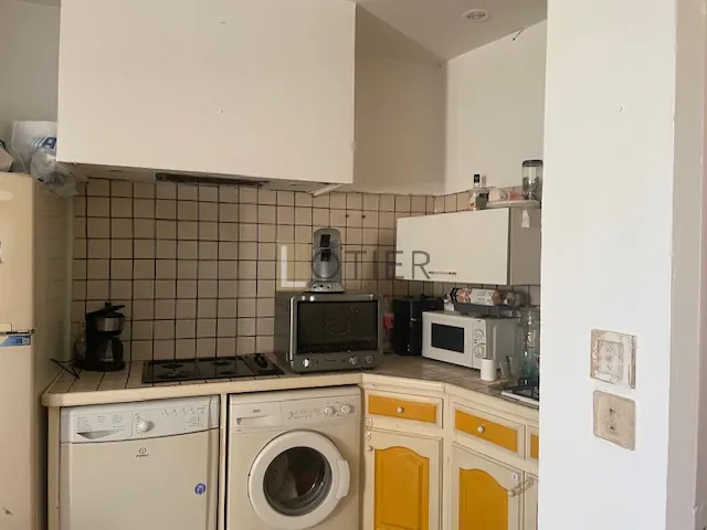 Maison de village à Rodilhan, proche Nîmes, avec deux appartements et garage 