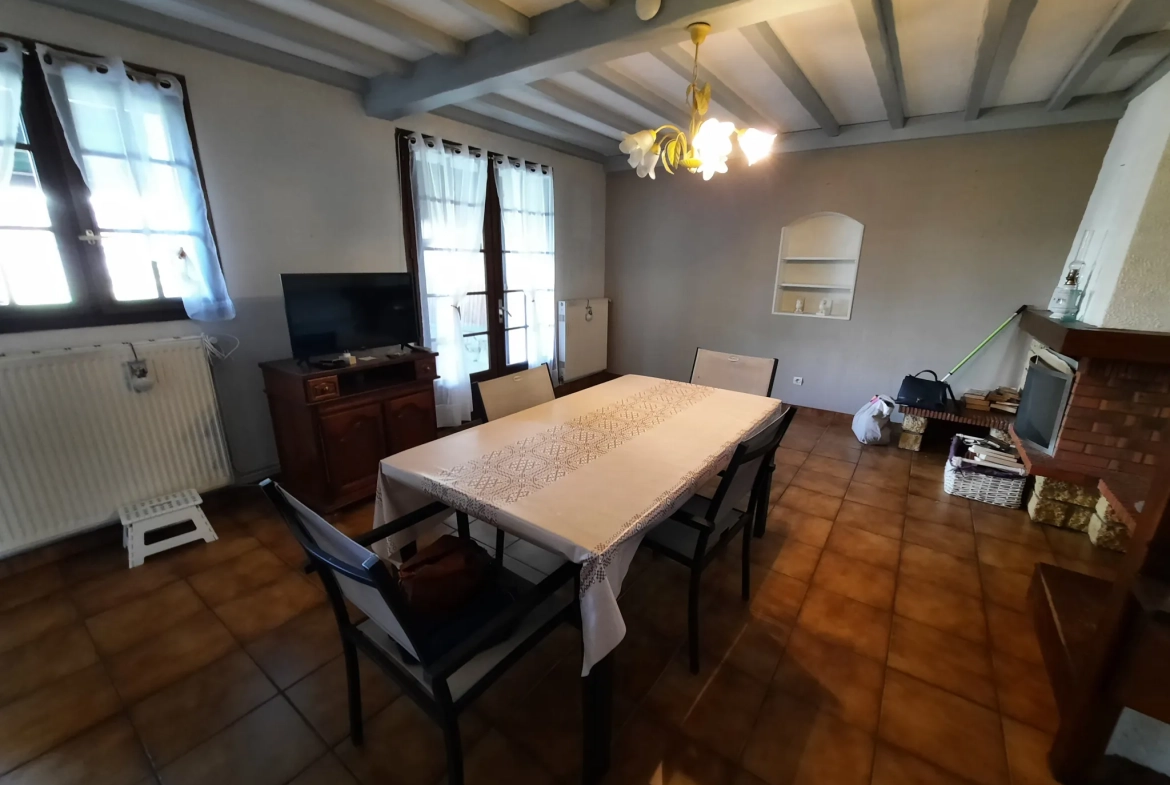 Maison de bourg avec jardin et garage à Sauveterre de Guyenne 