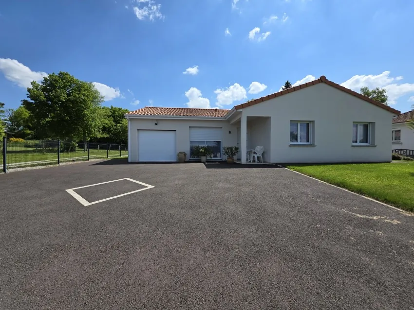 Belle maison récente avec jardin clos, garage et terrasse à Les Ancizes-Comps 